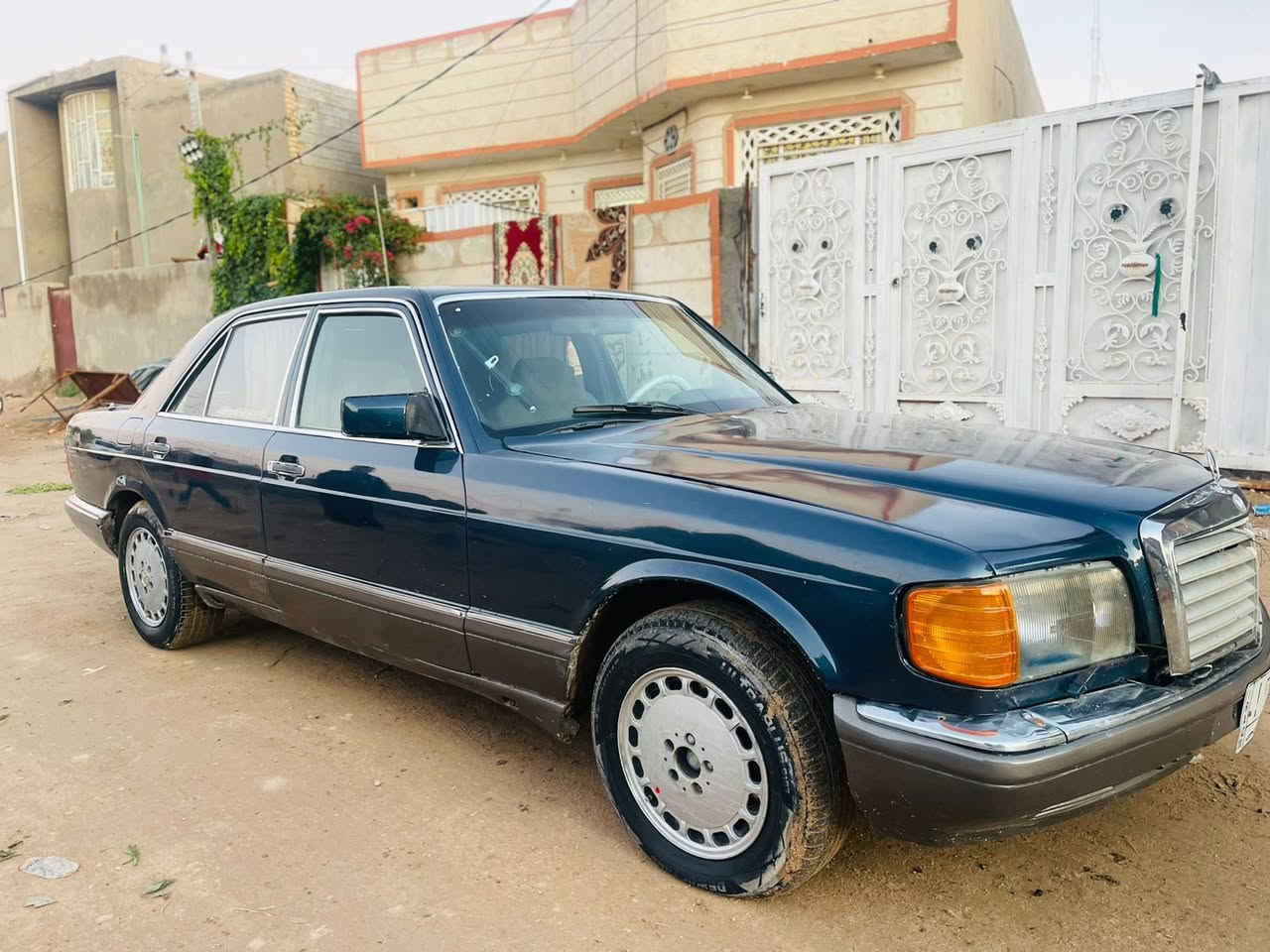 السلام عليكم مارسدس  1987 رأسي السياره جديده مكين وكير حداديه تخم تاير تبريد كله شرط شاشه كامره السياره جديده رقم مثنئ تحويل مباشر السعر 40 وبيه مجال للستفسار  ***********
