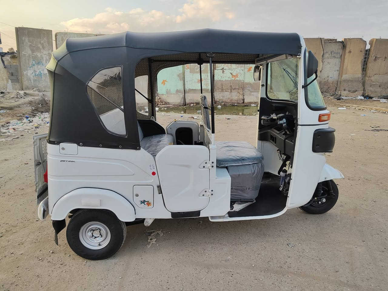 السلام عليكم مرخصة مدير الكروب تكتك موديل 2021 رقم وسنوية شهر 12
بيهة صبغ دوستين خلفية فقط والباقي مكفول  محرك مكفول 
المكان  مدينة الصدر تقاطع كسرة وعطش 
السعر 8250
رقم الهاتف  ***********
غير متواجد على الخاص
