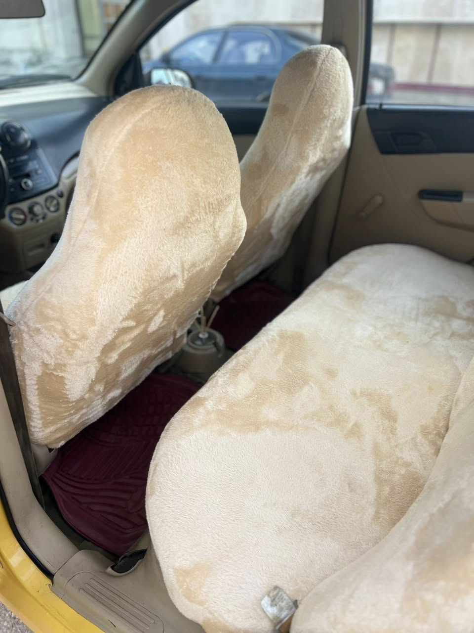 السلام عليكم
أفيو ٢٠٠٩ مفتوح رقم نجف 
جاهزه السياره كير ومكينه وحدانيه وتخم تاير وباتري جديد 
مكفوله من اي صبغ او تبديل او صبغ  على وضع الشركه
مصفره هيئه وغرامات وشنو عليها عليه 
السعر ٥٣ وبيها مجال المكان النجف حي الفرات 
للاتصال ***********
