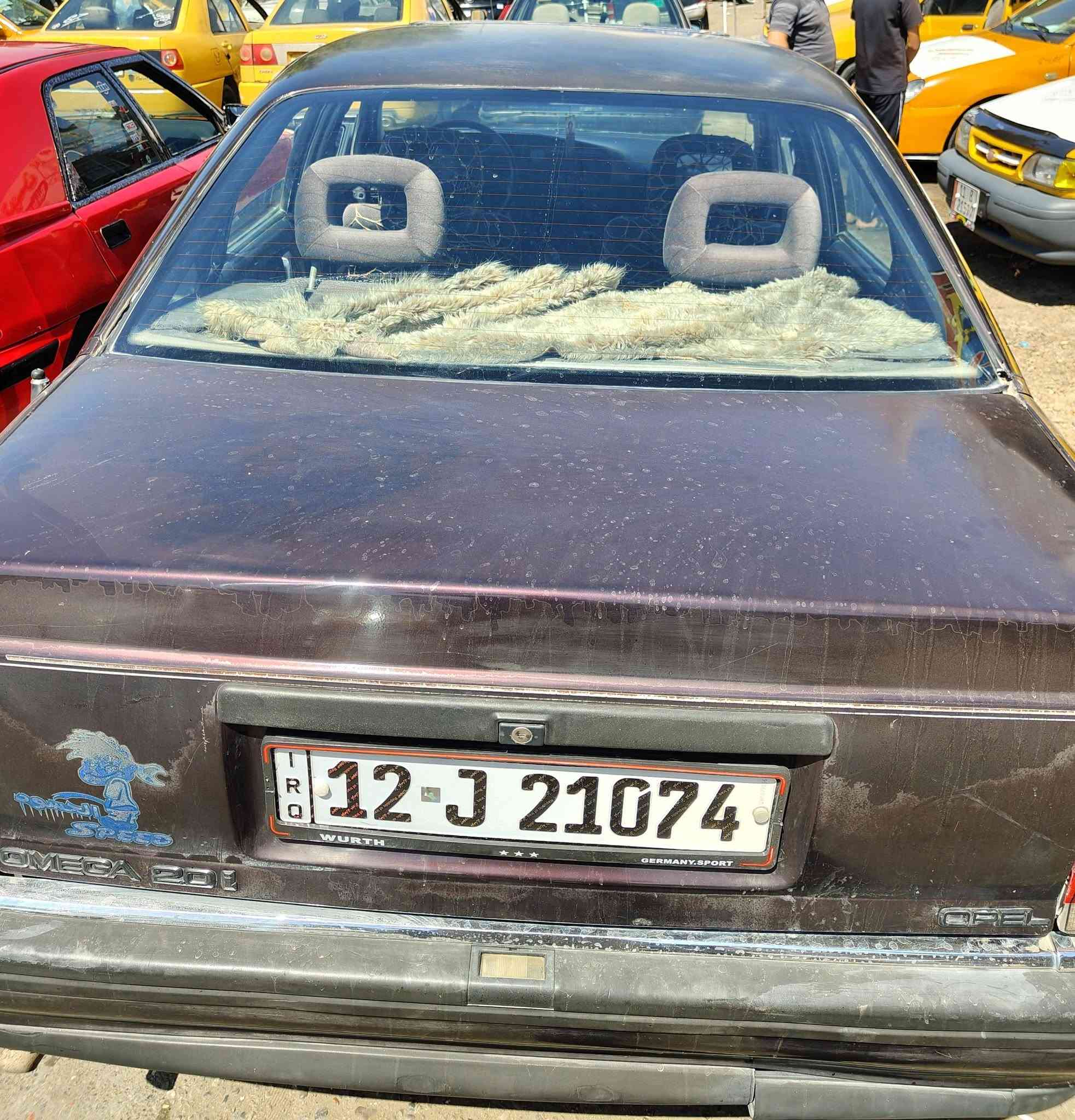 السلام عليكم اوبل اوميكا للبيع 20رقم وسنوية جديدة السيارة بيها صبغ بونيد وسقف بدون قطرة معجون وبيها دوائر مامصلح للتواصل الاتصال على رقم *********** مكانها موصل قضاة الحمدانية
