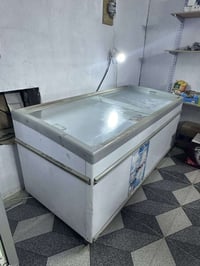 مجمده للبيع حجم كبير بروده فول مناقصها شي السعر 350 وبيها مجال للاستفس...
