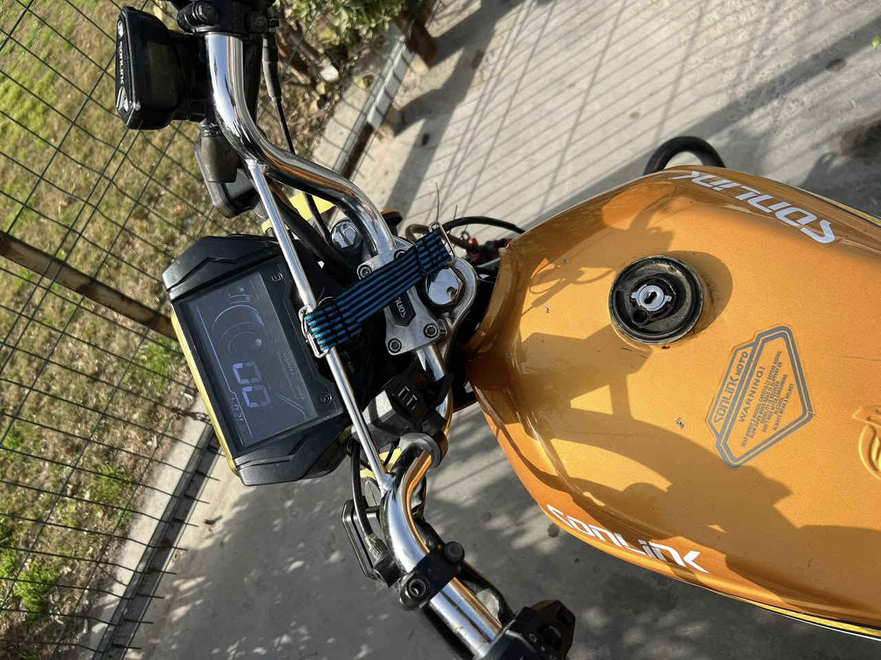 سلام عليكم
دراجة ايراني للبيع

الدراجة (ممفتوحة)

نوع (son link)

 موديل (2024/11)

دراجة نظيفة ونشطة بيهة فقط نقوصات بسيطة وغراضهة الاصلية كلهن موجودات الويل الخلفي موجود والمري موجودات 

دراجة سعرها (600)

مكاني بغداد حي الخضراء

رقمي *********** موجود واتساب و خط.
