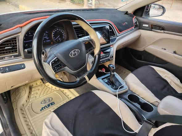 السلام عليكم سياره الانتره موديل ١٨ خليجي شماليه مكفوله بيه بصيط بارد بل باب عرضه لبيع سعر ١٥٥ وبيه مجال ***********
