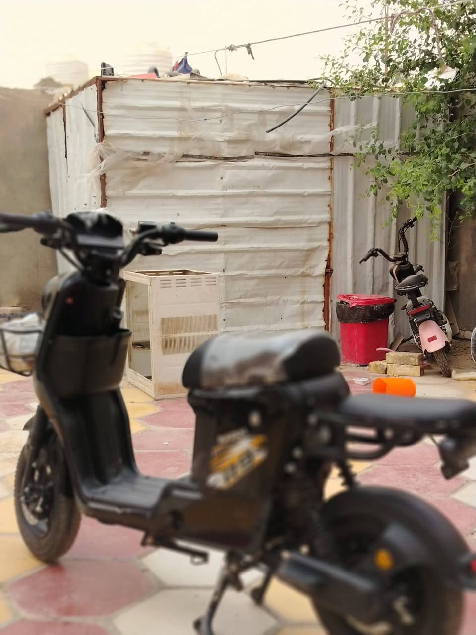 السلام عليكم دراجه شحن البيع نوع R9 موديل 26 مسجل روجوع خلف بصمه وسويج  اشاير يمنه ويسره رباعي  دراجه نضيفه العنوان ناصرية مركز السعر 425 وبيه مجال  الهاتف ***********
