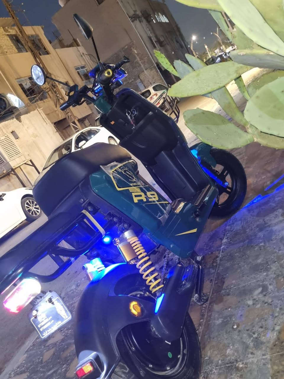 دراجه شحن R9 للبيع بطاريات حجم كبير 32امبير وملف 1500 بيه بلوتوث ومنفذ شحن للموبايل مده الاستعمال شهر دراجه بعده بحاله الوكاله للتواصل والاستفسار  الاتصال على الرقم واتساب ***********
