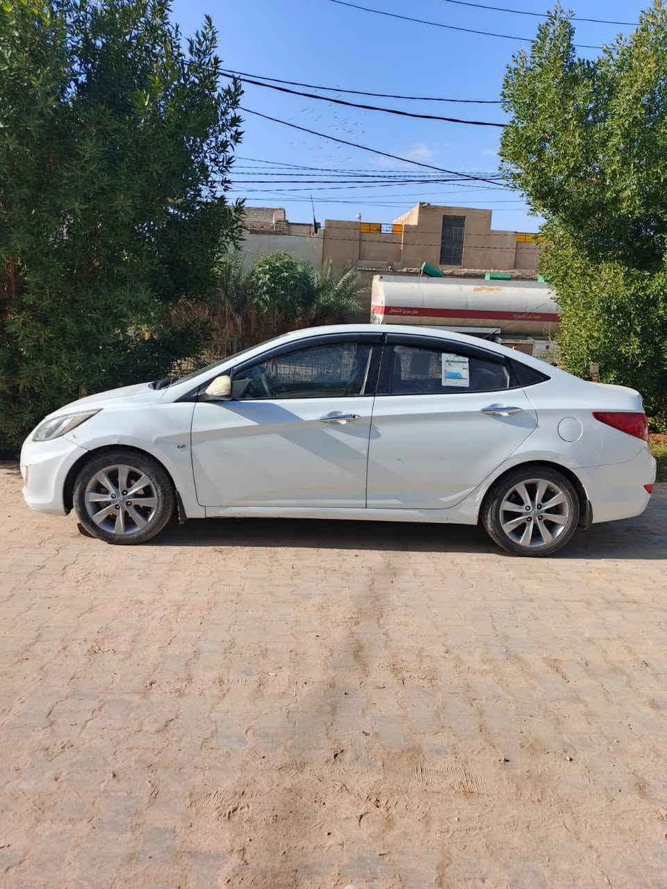 هونداي اكسنت خليجي موديل 2013 رقم تجف انكليزي سياره جاهزه حداديه تخم تاير محرك 1600 السونار مرفق مع الصور السعر 96 وبيه مجال بسيط مكلف بالنشرالاتصال على الرقم *********** مكان السيارة النجف
