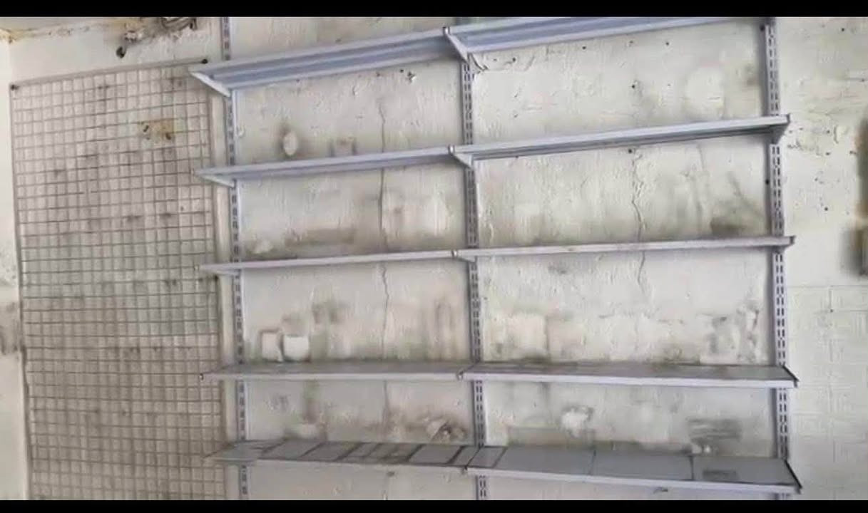 غراض محل للبيع ارفوف وتعاليك وميز جام الشراي يجي وبيه خير ويدلل بيع مستعجل 
***********
عنواني نجف حي الانصار
