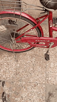 ثلاث بايسكلات ينباعن شلع اثنين جديدات والجبلي مبين وتصويرهن كله مبين ا...