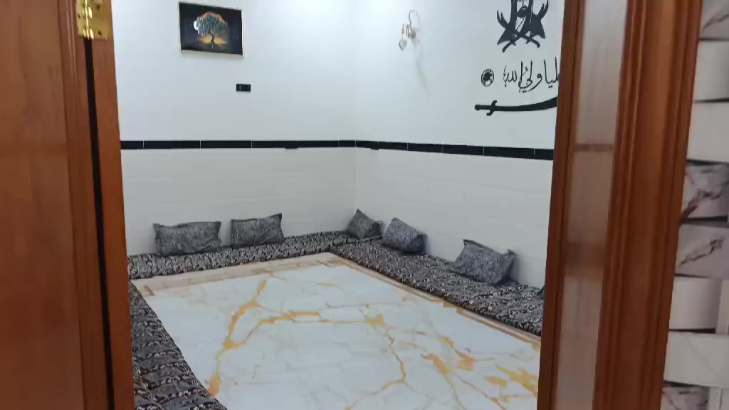 يالله
دار طابو زراعي سند ٢٥ 
مساحه ١٣٢ متر واجهيه ٩
بناء حديث
طابق واحد غرفه نوم وصاله 
واستقبال ومطبخ ومجمع صحيات 
العنوان دور الحجر شارع الرابع مقابيل طابو
مع كافه الخدمات مجاري تبليط كهرباء
السعر 95 مع المجال قليل 
الاستفسار ***********
مكتب الشيخ للعقار
