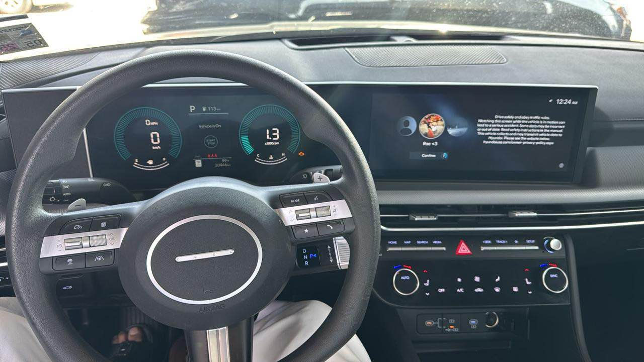 سوناتا 2024 وارد أمريكي 
موعقين ناصرية الحادث كما موضح بالصور وبيها كم زلغ بالقمارة بسبب الحاوية الي جايه بيها 
ماشية 35 الف كم موجوده في البصرة سفوان 
سعرها 185$وبيها مجال بسيط 
رقم الهاتف *********** البصرة, العراق
