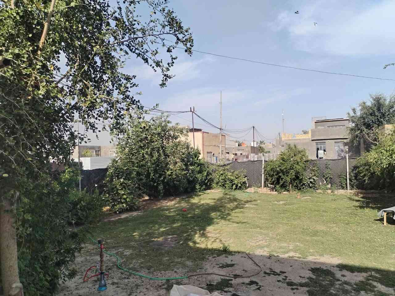 السلام عليكم قطعه أرض 
للبيع ✅

مساحه القطعه 400 م ✅

عنوان القطعه محاويل حي الغدير قرب بيت الشيخ طالب الحسون

تبعد عن التبليط 100 ✅

تيل الكهرباء باب البيت 

  السعر 20 مليون وبيها مجال ✅

جنس الأرض زراعي ✅

*********** 📞
