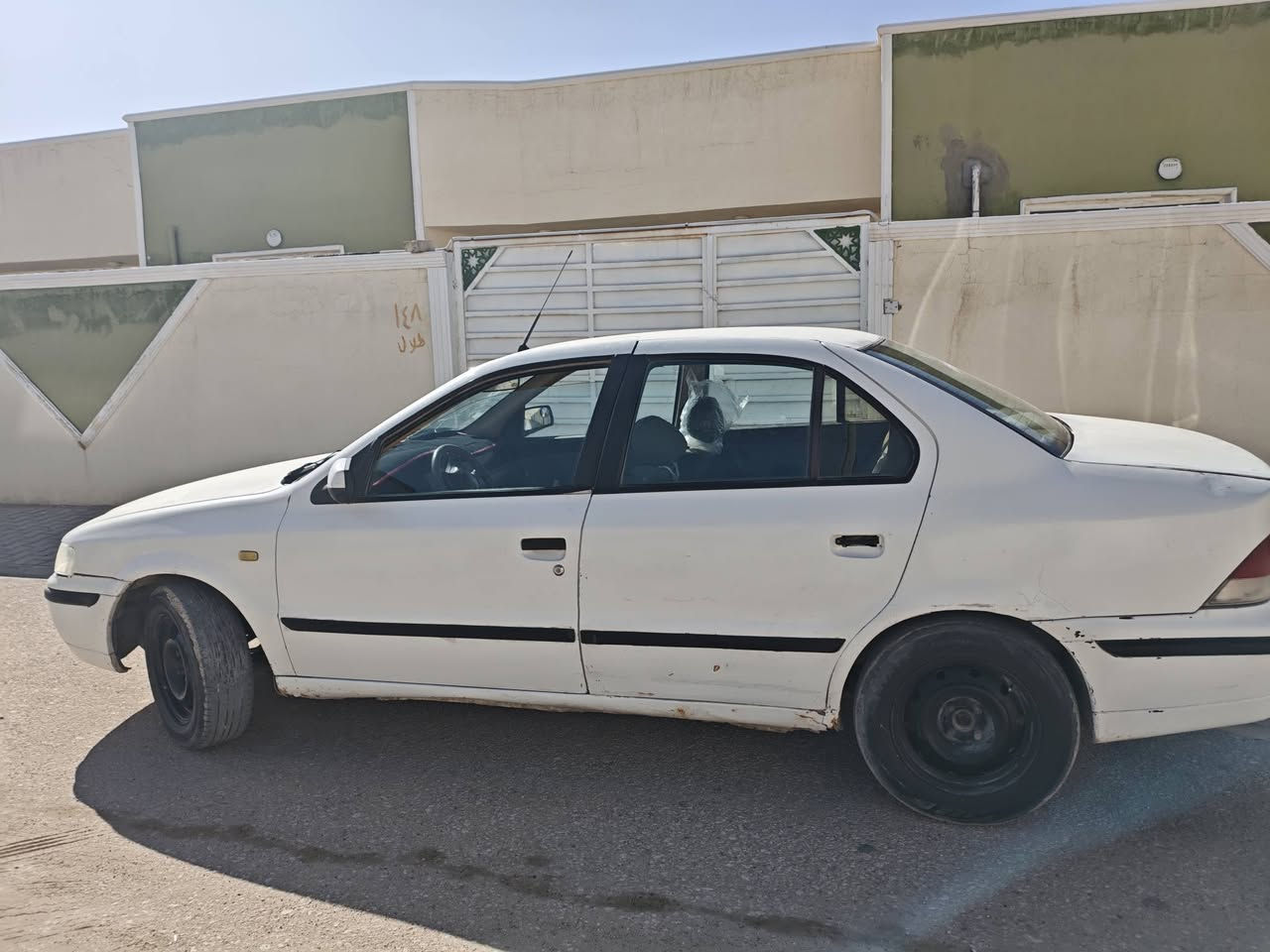 سمند للبيع نظيفه لون ابيض رقم مثنى السياره مداور ثاني يوم بسمك سعره مناسب جدا سعره 28ورقه مع المجال البسيط لتواصل على الواتساب ***********
