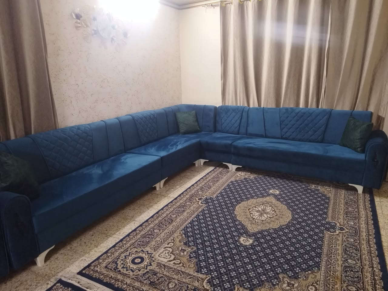 ديوان ٢٠. مقعد. سعر. ٥٩٠
وينباع كل ١٠ وحد. هم 

 المكان ابو. غريب الناحييه موجود توصيل 

***********
