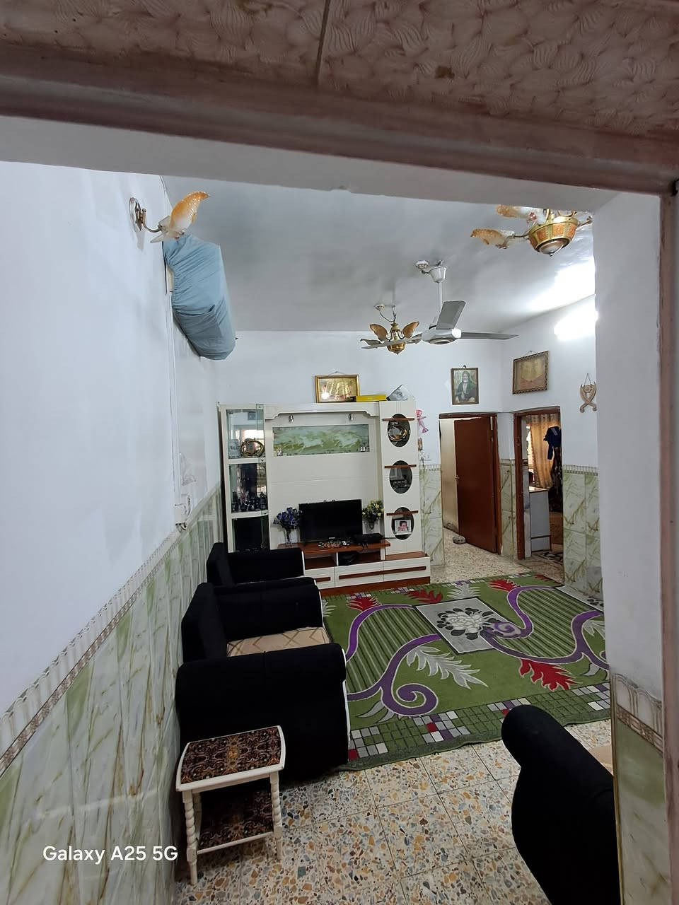 السلام عليكم
الدار للبيع المساحه ١٥٠م طابو صرف  واجهه ٧.٥م والنزال ٢٠م يتكون الطابق الاول من كراج مثل ما موضح بلصوره وستقبال ومطبخ  وصاله وغرفتين نوم 
الطابق الثاني سويت كامل  غرفتين مع حمام 
جسر ديالى نهايه شارع المصرف قرب حسينيه الزهراء 
للاستفسار ولمراجعه واتساب ***********
