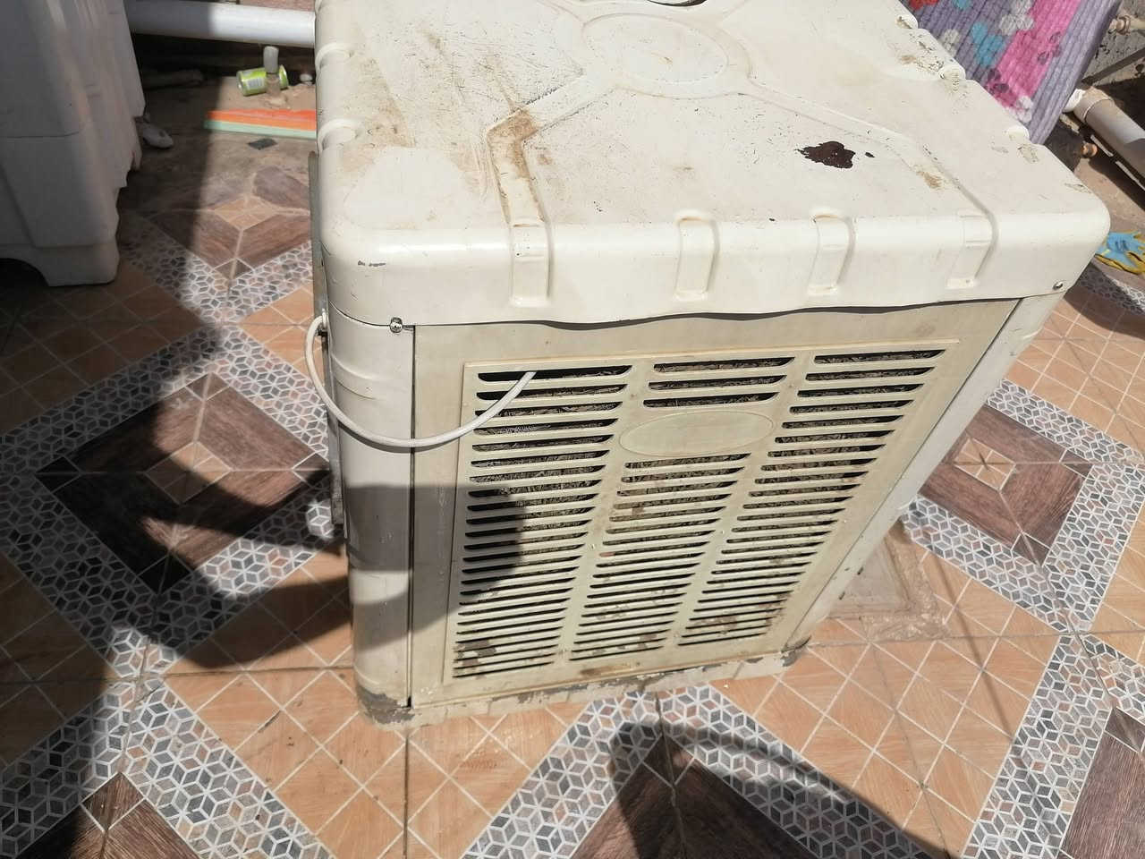 مبرده شغاله ونضيفه سرعتين للبيع السعر ب 50 وبيها مجال العنوان حله ورديه خارج مقابيل العلوه مخضر رقم ***********

