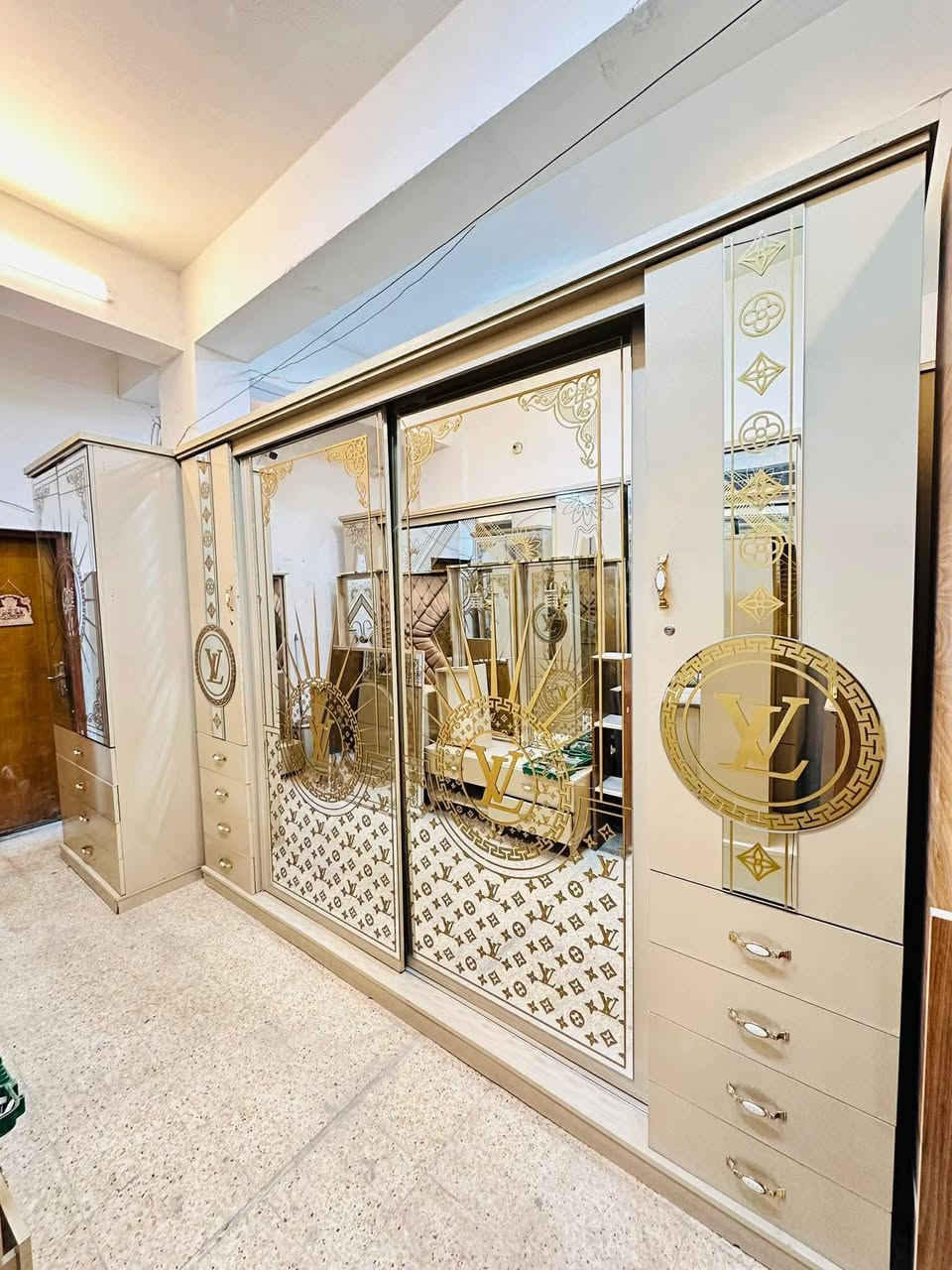 8️⃣قطع 

نضافه 85% 💯 مع كنتور ملحق طفل اضافي 2 باب 🚪مرايا دوار 
اناره كومديات 🌟💥 لون مميز ضهر بلوك برغي وجوي حديد 
سعرها/950 
التوصيل والشد داخل بغداد مجاناً ✅✅


**إذا كنت صاحب هذا الإعلان وتريد حذفه لأي سبب، رجاءا أرسل رسالة إلى الدعم الفني**