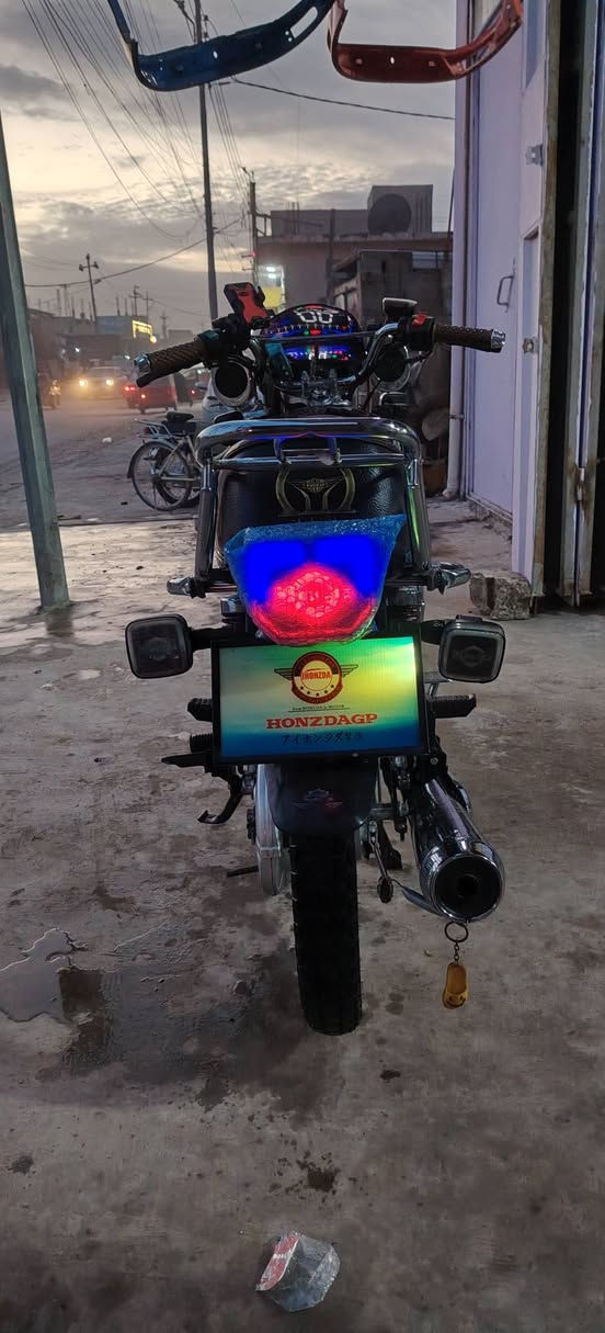 السلام عليكم
دراجه تايكر الشكل الجديد دراجه جديده بمعنى الكلمه مكفوله كفاله عامه برغي ما مبدل بيهه
كلج وبريك امامي عنابير دشبول الكتروني صالنصه كاتم الدراجه مكفوله كفاله عامه مزوده امبيثري وسماعات 
اوراق كامله مال معرض 
سعرهه ٦٧٥ مجالهه حك الجيه 
مكاني مسيب شارع النزله مقابل الاذاعه محل عمار المرشدي 
رقمي ***********
