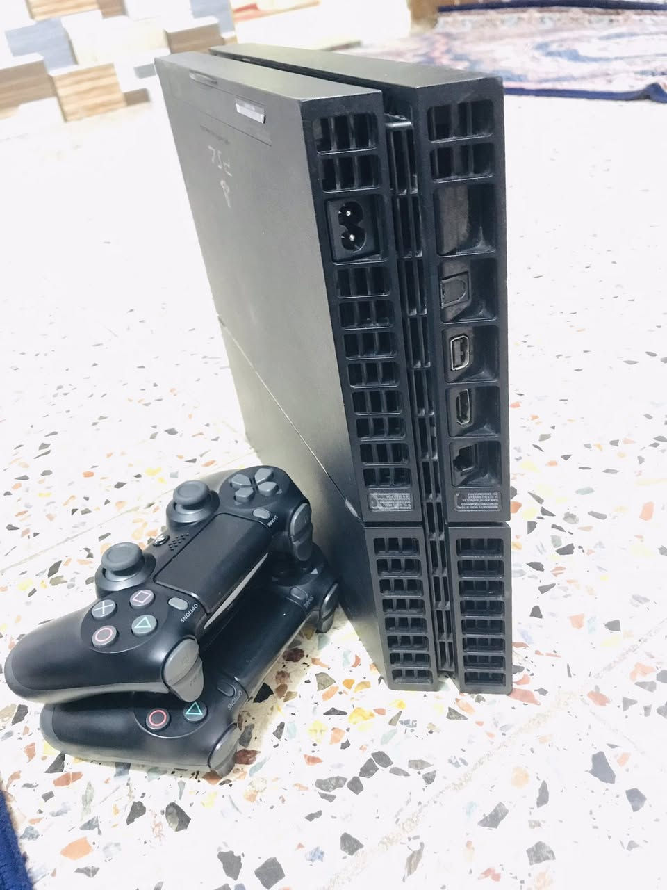 Ps4 fat لون طافي مو لامع باب اول
ذاكرة ٥٠٠ / نظام ١٣.٥٠ لوك ستيكر الجهاز جدا جديد لكن تفتحه ع ايدك يراد له تبديل معجون حراري + العدسة تريد تسويها تريد لا كيفك القرص اول مرة تخليه يخرج مرة الثاني يشتغل طبيعي ..
ملحقاته :
كيبل اج دي
كهرباء 
واير شحن
أثنين جوستك
مكاني بغداد متوفر توصيل
خلي سعرك واني ادخلك بدون كسران


**إذا كنت صاحب هذا الإعلان وتريد حذفه لأي سبب، رجاءا أرسل رسالة إلى الدعم الفني**