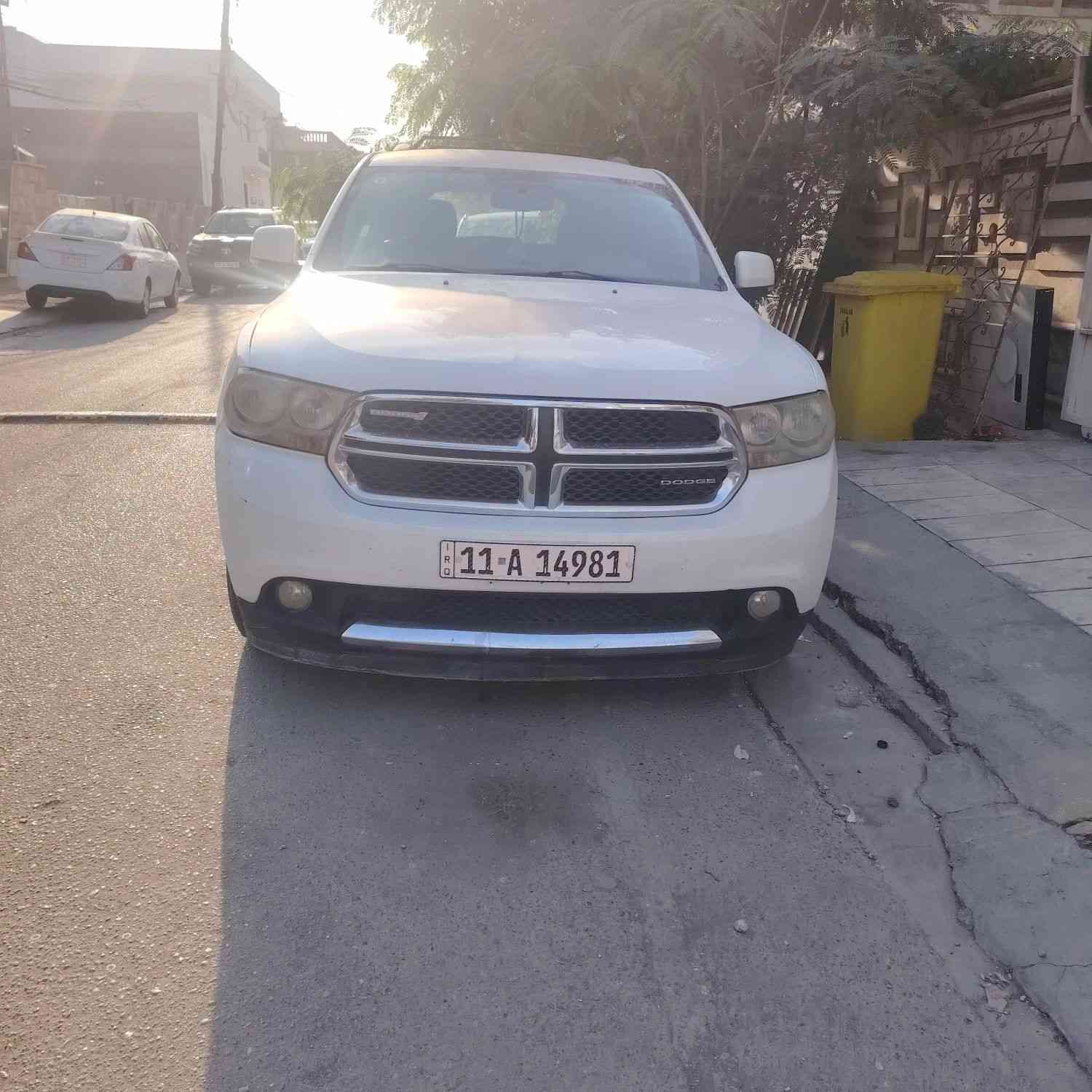 السلام عليكم ۔۔۔
دودج دورانكو 2011داخلة كلين وبالعراق صار بيها صبغ باب السايق ونص الوراه اثر شخوط  بأثناء دخولها من باب گراج البيت ۔
بيها مبدل گازكيت و مبدل الكير مال طبگه  مع العلم گيرها مبي شي بحيث بدله و بقى الصوت نفسه بعدين طلع بالرولة الامامية ۔۔
گيرها القديم مع التورباين مضموم تاخذه وياها ۔
السيارة من سنتها عند صديقي واني اخذتها منه ۔
مكانها العطيفية قريب جامع براثا۔
السعر 160 وبيها مجال للطيبين ۔۔
***********
