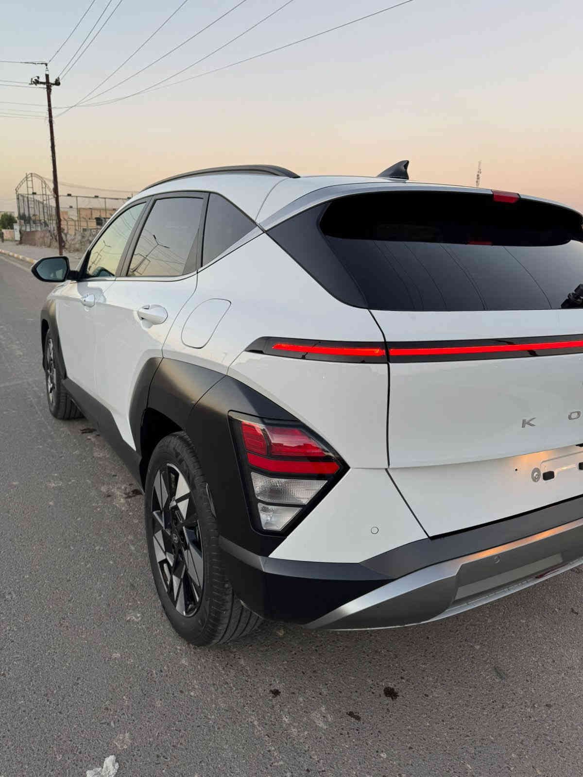 كونا خليجي موديل 2025 هابيرد مرقم بغداد
ماشيه 8000
- رادارات امامي خلفي جانبي مري 
- سايد بريك بصمه مع نظام كير تعليك 8 سرعات الحديث 
- تبريد بيانو مع شاشة تبريد و تحكم 
- تبريد يجي قطعتين امامي و خلفي مع 4 مخازج تايبسي 2 امامي 2 خلفي 
- شاشه متصله مع شاشه عداد الكتروني 
- اشاير مري لد مع مري كهرباء و رادار  
- نظام ال سبورت و ايكو  
- سايد بريك كهرباء بصمه مع شاشه كبيره GPS 
- كامرات  
- لد دشبول + ابواب 
- داخل ابيض
- نظام الاوتو ستوب ( الابريك ال الي عند اقتراب السياره من سياره اخره )  مع مانع منحدرات تنبيه ⚠ عند الشاشه 
- كروز سرعه بدقه عاليه جداً جداً 
 السياره جديده شخط مابيه مكفوله من كلشي ماعده لي مذكور بل منشور 
(ملاحظه بيه صبغ في باب السايق موضح في الصور)

السعر 185$  
عنوان حي الجهاد 
***********
