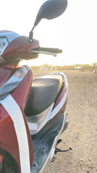 ليدي2022 
سعه المحرك 125 سي سي مبرد بالهواء 
اصدر خاص ENANCED SMART POWER 
 ناقل حركة أتوماتيكي 
نظام حقن وقود PGM-FI نوزل 
نظام تبريد بالراديتر 
ويلكاب اسود طافي
نضام بريك (ABS) 
تحتووني على جكمجه مع  منفذ شحن 
حساس ازدحام 
تحتوي عل مريات(Tmmp)
نوع الإضاءة لد بالكامل 
تحتوي على لونين احمر مع سلفر  
نضافه 100٪؜ 
مختصر الدراجه نضيفه وجديده 
ما صار الها كم يوم من نزلت  
لاستفسار  
***********
***********
