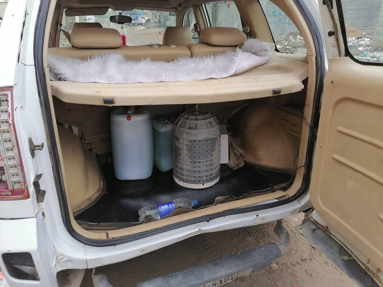 السلام عليكم للبيع تيكو موديل 2013 رقم بغداد انكليزي بسمي محوره گير ومحرك كامري قبل خمسه ايام لمن اشتريتلهه محرك حاويه من الطالبيه سياره حلوه بس بيهه شخطه بالدوسه والباب عكس السايق موضحه بالصوره سعرهه 47 مال بيع مكاني بغداد ابوغريب او الغزالية *********** واني اعتذر لنو صار عندي ضرف وحذفت المنشور قبل فتره
