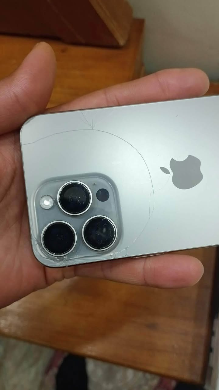 آيفون 15 برو ماكس ذاكرة 256 بطاريه 90 الجهاز وياه كارتونه وكيبل اصليات مطابقه للجهاز سعره 950 وبيه مجال الجهاز واضح كدامك مثل ما تشوف بيه هذا الفطر بالظهر هذا الرقم لصاحب الجهاز *********** ديوانية, القادسية
