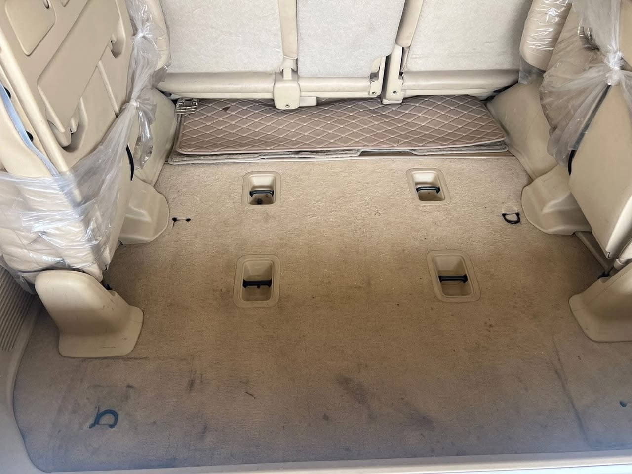 لاندكروزر 2017 | ماشي 46 ألف كم فقط

السيارة كانت مهمولة وتم عمل لها عناية كاملة بالتفصيل:
 • حمّام كامل مع تغليف نايلون
 • بوليش وتشميع بأرقى نوعية
 • تبديل الشاشة التجارية وإرجاع الشاشة البلدية الأصلية
 • تبديل قيطان الدعاميات الأمامية والخلفية
 • تبديل مكان الأقداح المكسور بقطعة تفصيخ أصلية
 • تبديل جلد مقعد السائق فقط (المتضرر) بجلد شركة نفس اللون
 • صبغ الهوك الخلفي
 • تفاصيل ونواعم أخرى كثيرة

ضمانات:
 • ضمان عدم فتح السيارة
 • ضمان عدم كسر أي قطعة بلاستيك
 • ضمان عدم وجود رطوبة أو تعفّن
 • ضمان عدم اشتعال أي لمبة في الدشبول

📍 الموقع:
المعموري لحمّام السيارات
ديالى – بعقوبة – منطقة أم العظام - مقابل جامع سيد ابراهيم 

📞 للاستفسار:
***********
***********
