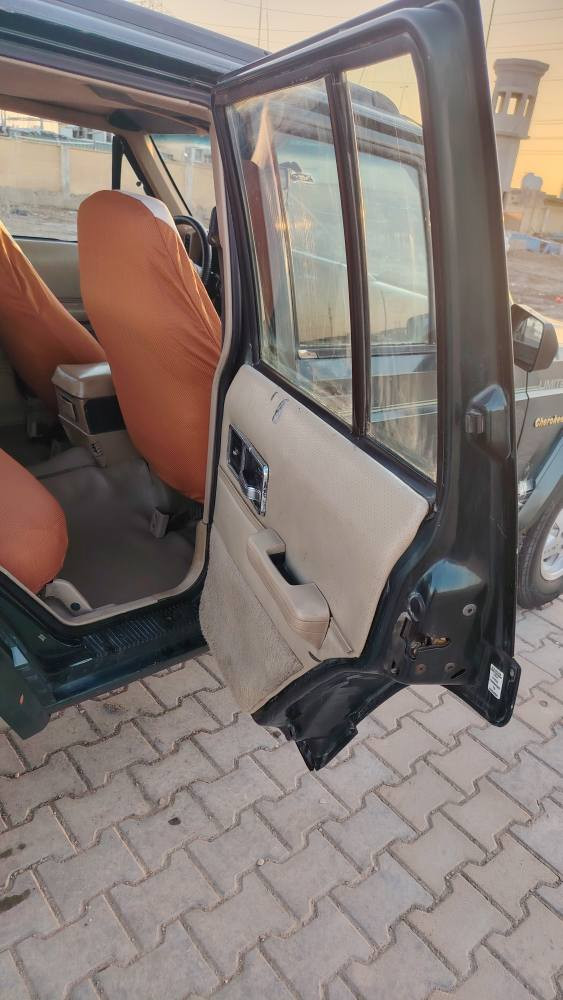 سلام عليكم
سياره جيب للبيع سياره بلاديه بدون ضربه بدون صبغ سياره داخله كلين مكينه وكير بلاد لوكير شغال
سياره كلش حلوه وعمليه ومابيها نقص
كهربائيات تخم تاير الكل تمام
بغداد مشروع وطني راعيها يمي صديقي سنويه ممنتهيه
سعرها ٣٦
مكانه السياره ميسان ابو رمانه للاتصال *********** عمارة, ميسان
