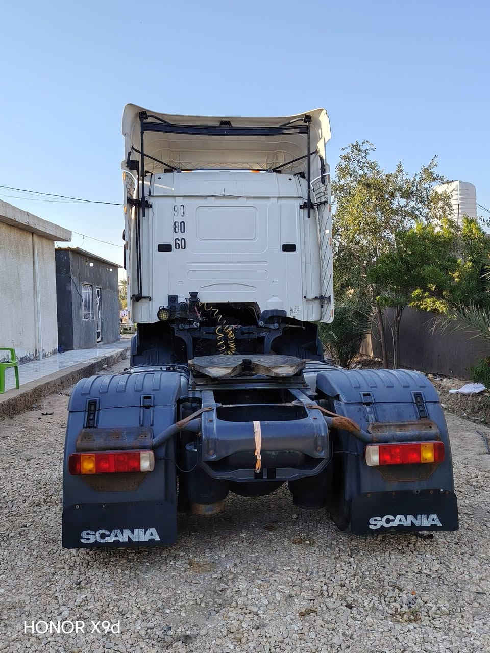 سلام عليكم سكانيه للبيع 2006مكنينه 420 أربع خطوط كير عادي ٣/٣سياره سياره مكفولة من الضرب والصبغ محركه بي تبخير بسيط بدون تنقص سنويه منتهية ( شرط التحويل) سعر السياره بس رأس 185 وبيه مجال مكان السياره بابل قرب سيطره لآثار  الاستفسار  ***********
