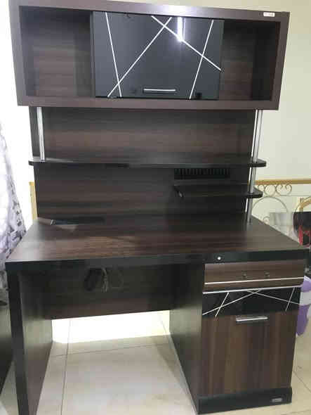 غرفه شبابيه نضيفه مابيها اي ضرر تكمه باب اول خشب توكي ثقيل فقط يدات مابيها للبيع سعر ٣٢٥ وبي محال للشراي مكان حي الجهاد
