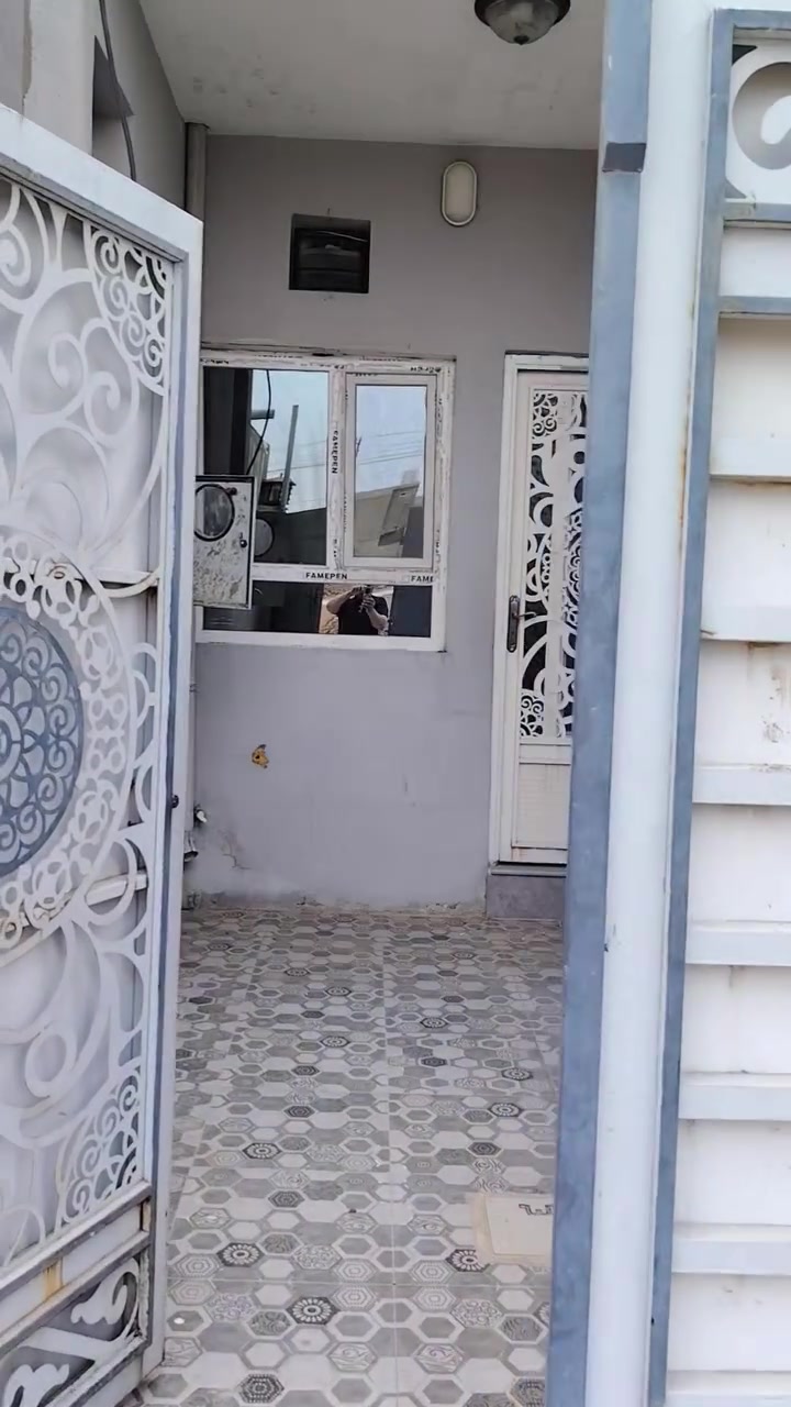 البيت الإيجار مزارع زيونه جمعية العدل مقاطعه ٨٣ مساحه ١٠٠متر طابق واحد بيت ستقبال ومطبخ وهول وغرفة نوم صحيات وبيتونه قرب جامع العدل الإيجار ٢٥٠ الف استفسار تصل على الرقم ***********

