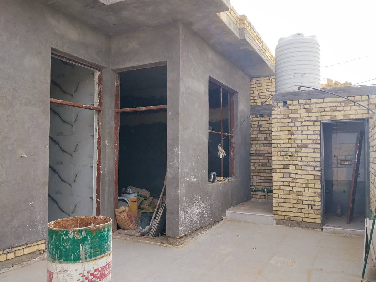 بيت زراعي 200م ركن.
بناء حديث 2025 ( غرفتين.صاله.مطبخ.استقبال.صحيات.)
البيت يحتاج بعد عمل بسيط لغرض السكن.
الدجين.شارع حجي كشكول.فرع المولد.خلف حسينية ابو ماجد
للاستفسار ***********
