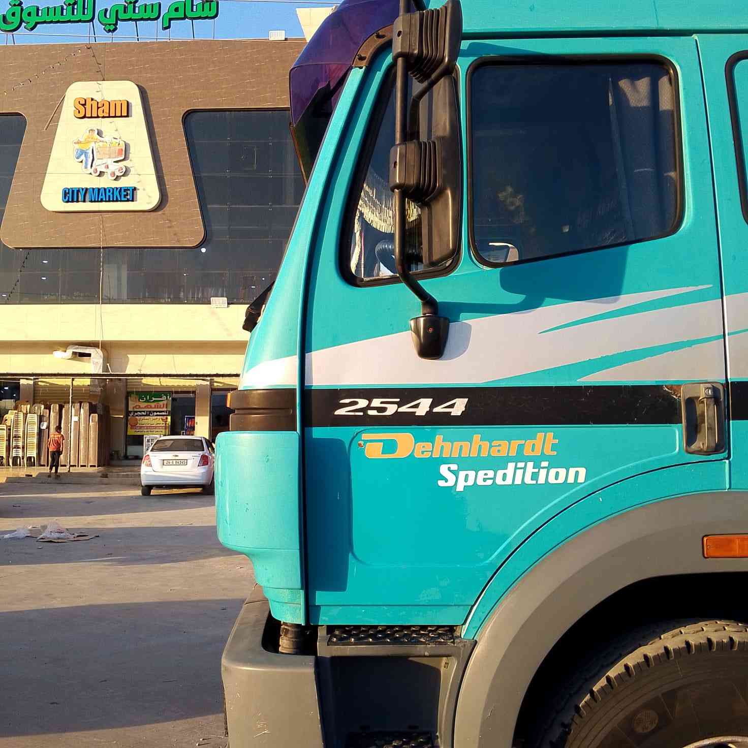 السلام عليكم
من رخصة الادمن 
سياره كرواتي سكس للبيع موديل 1997 
محرك 38 بم كهربائي / كير كهربائي
مكفولة كفاله عامه لا تنقيص ولا بخار
عربانه ذرعه 35 تخم تاير السياره جاهزه للعمل
مكان السيارة الانبار _ الرمادي سعر السياره 5 شدات وبيها مجال للأستفسار ***********
