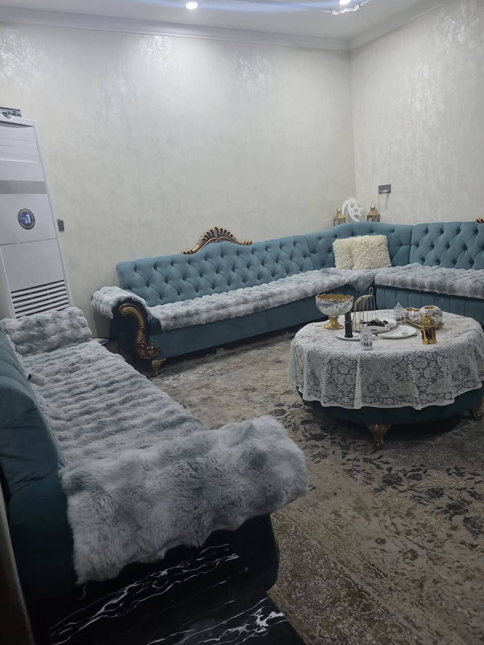 قنفه نظيفه كلش
بسعر مناسب جداً 
رقم للتواصل 
***********
***********
