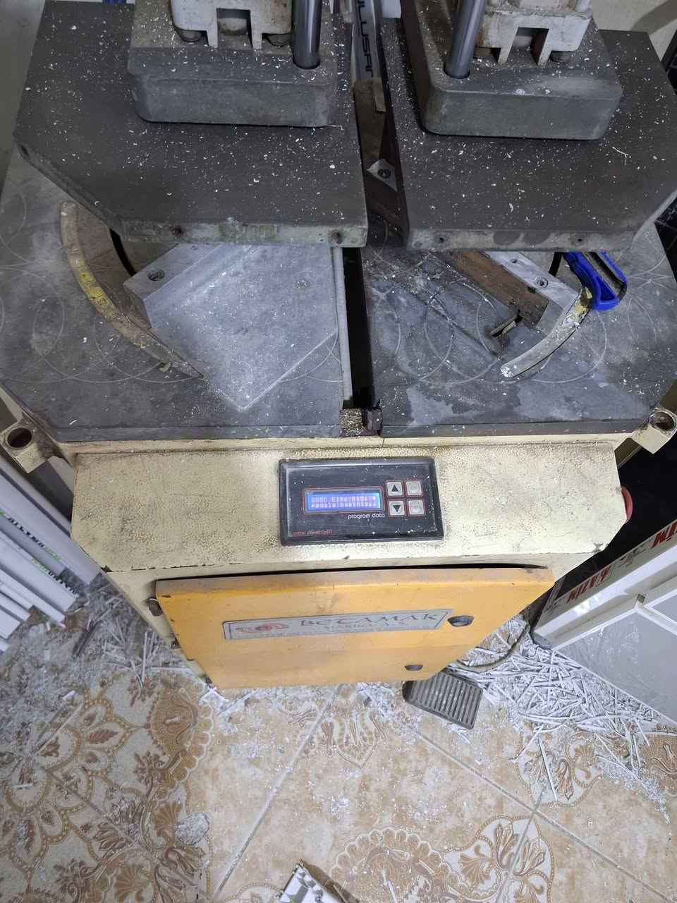 سلام عليكم
معمل pvc لبيع متكامل 5 قطع مع الكمبريسر 
لامفتوح ولا مصلح / الاستفسار 
***********
