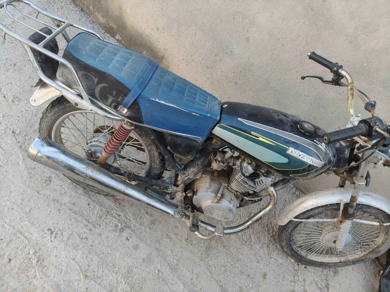 السلام عليكم دراجة لبيع كلك عاطله المكينه يرادلهه كور لن مكان بلك  مسحوك يعني شي على شي كوم حديد المكان الديوانيه السنيه 150وبيهه مجال ***********
