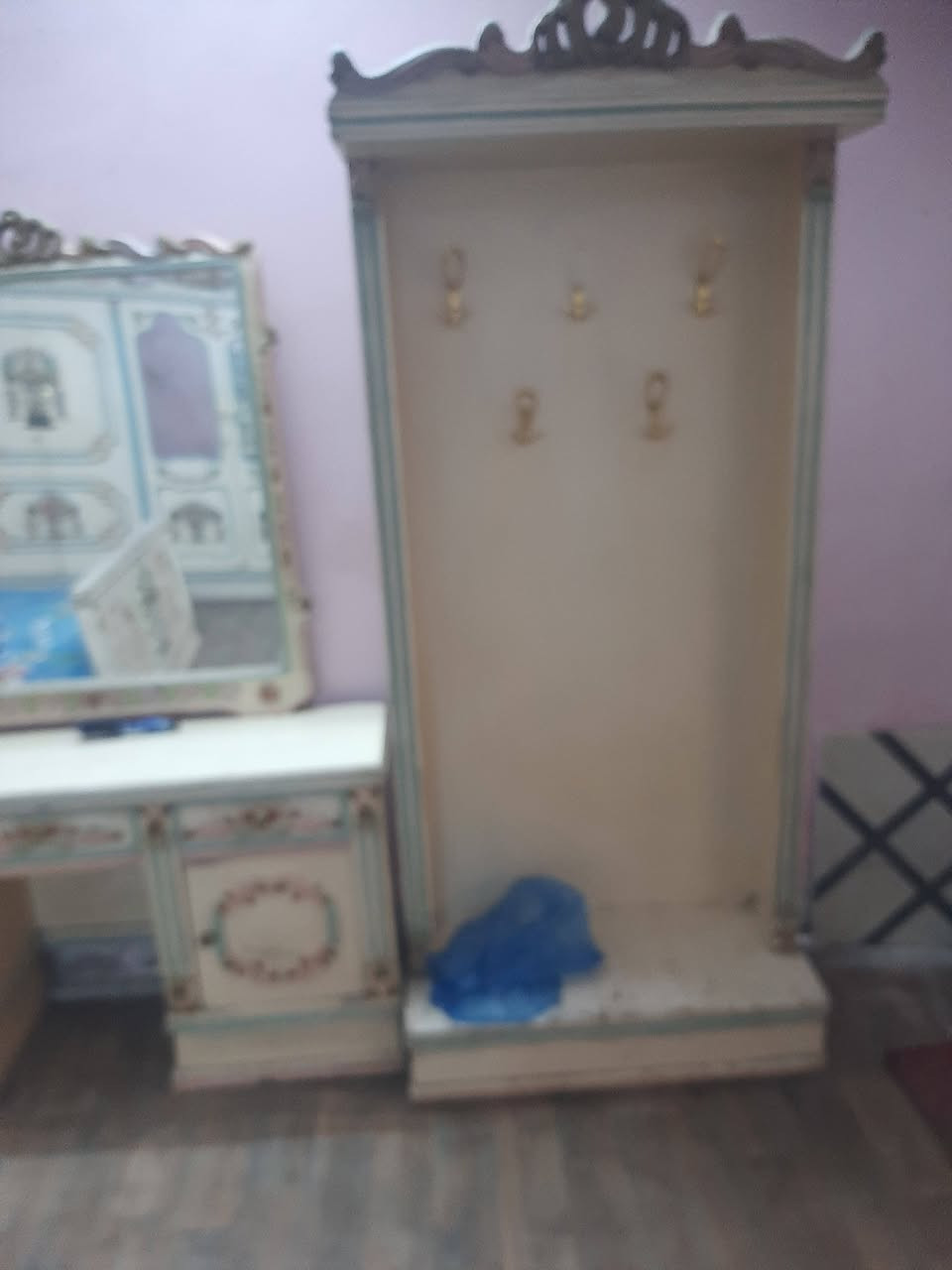 غرفه ٦ بوب ام التاج صاج بحاله جيده السعر ٣٠٠ الف واساب ***********
