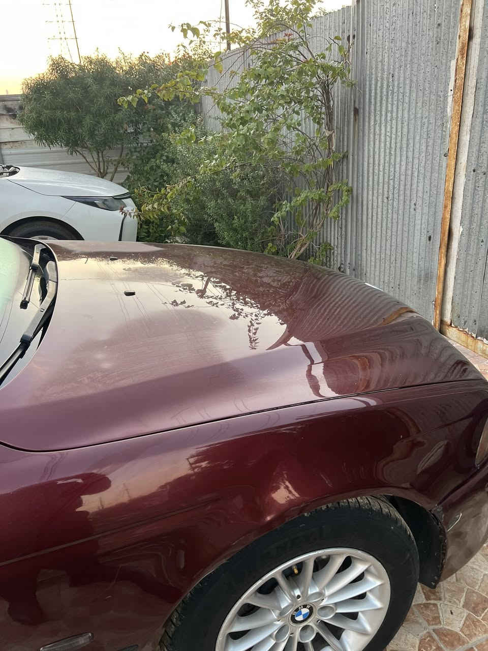 السلام عليكم صقر موديل 2000 مكينه 4.4 غني عن التعريف  السياره مصبوغه حزام بدون حادث غرفه جديدة صدر امامي
خلفي جديد رقم بغداد السعر $100
***********
