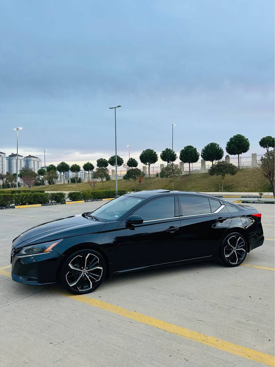 ‎نیسان ئەڵتیما ئێس ئاڕ پڵەس ٢٠٢٤ 
‎ بێ دەبڵ ئەکسل 
‎١٢هەزار مایل ڕۆشتووە 
‎مواسەفات فوول 
‎کوشن هیتەر سوکان هیتەر 
‎سڵاید ٥ کامێرە 
‎پێشەوە و دواوە ڕادار ئاوێنە ڕادار 
‎شاشە گەورە برێک بەسمە ئۆتۆ هۆڵد شەغال 
‎تحدید سورعە گێری سەر سوکان 
‎داشبوڵ کاربۆن فایبەر زۆر مواسەفاتی تر 

‎١ پارچە بۆیاخە بێ ناوگرتن 
‎بێ ئەرباگ     
‎ڕادێتەر و شانسی بەدەنە هەمووی بەشەرت بیلادی 
‎گێڕ و مەکینە بەشەرت نەکراوەتەوە  
‎سەنەوی و پلێت تازەیە تا ٢٠٢٩ 
‎بە شەرتی تەحویل و غرامە 
*********** 
سعری ١٨٤وەرەقەو کەمێک مەجال
شوێن سلێمانی السليمانية, العراق
