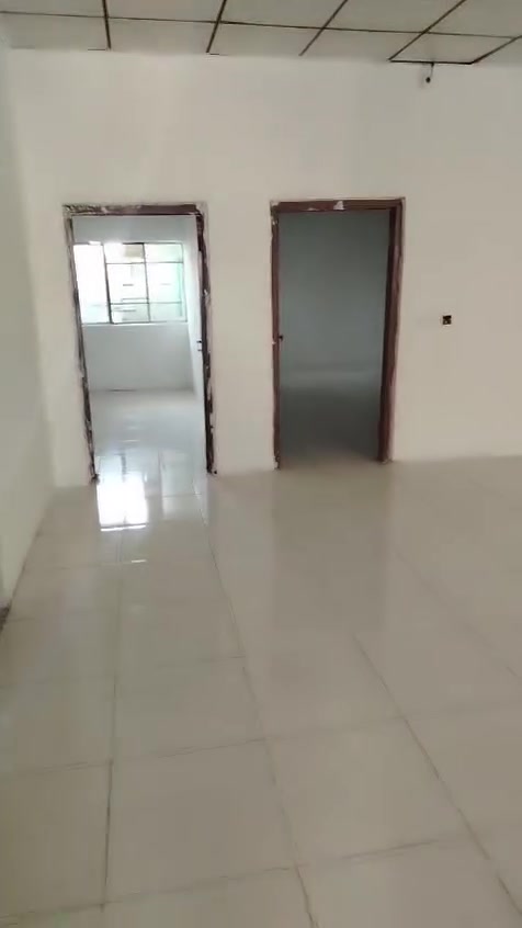 السلام عليكم بيت مساحة ١٥٠ متر شارع سبيس بعد ١٠٠ متر عن التبليط منطقة الشريف الرضي مقابل معمل السوس( مي كهرباء  مولد) جاهز طارمة وكليدور وصالة وغرفة نوم ومطبخ وحمام داخلي ومخزن ومنور وصحيات خارجية معروض ٢٧ مليون دينار وبي مجال *********** رقم الهاتف
