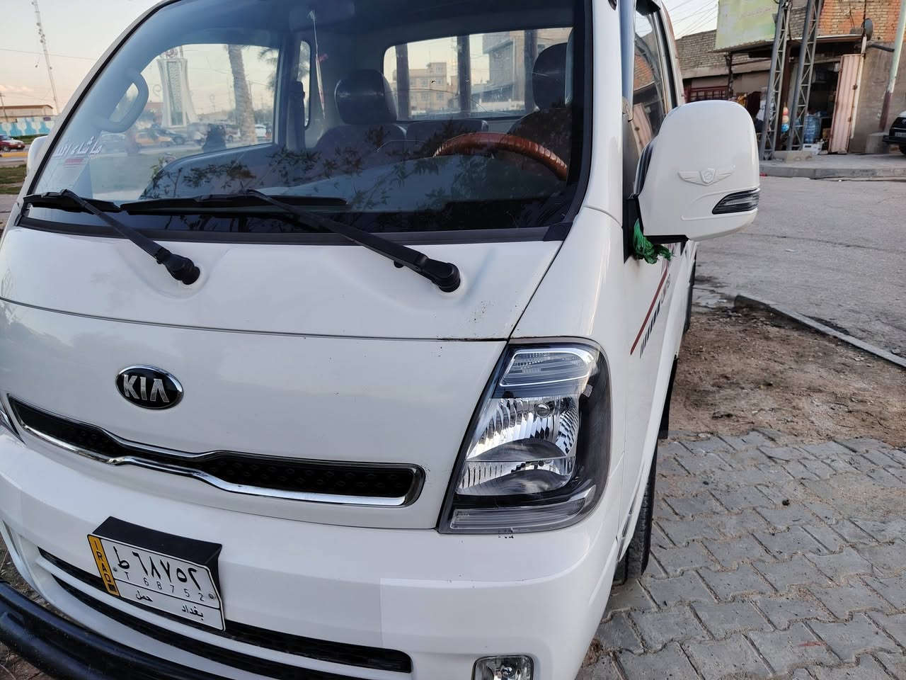 السلام عليكم كيا حمل موديل 2022رقم بغداد بيها طخه جدا بسيطه مكاني كربلاء ماشيه 90الف***********
