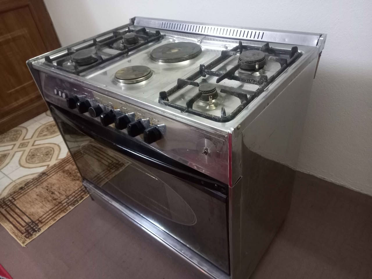 طباخ اردني للبيع شرط الشغل السعر ١٠٠ العنوان موصل حي الصدام بعد السيطرة عالشارع العام *********** *********** يوجد توصيل داخل الموصل موصل, نينوى
