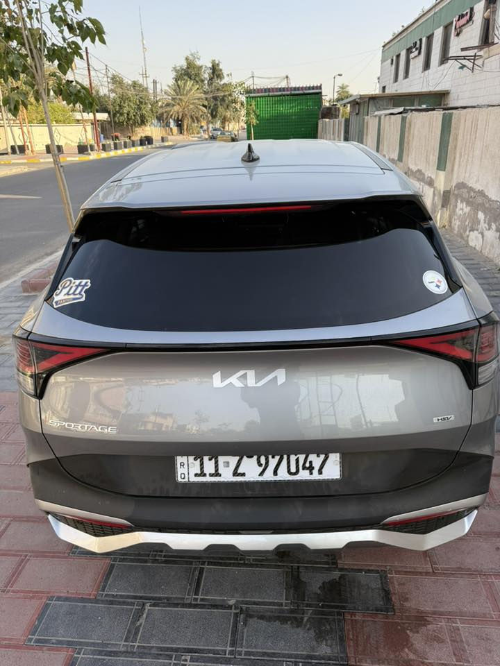 السلام عليكم. كيا سبورتج ٢٠٢٣ هايبرد وارد امريكي. الحادث دعامية امامية فقط بدون ايرباك. ماشية ٥٥ الف كم. 
المواصفات: محرك ١٦٠٠ تيربو،  دفع رباعي، گير ماوس،  انظمة قيادة، انظمة سلامة، اوتو هولد، مساعد منحدرات، تحديد مسار، تبريد قطعتين منفصل،  رادار امامي، حساس خلفي تخم تاير جديد. السعر ١٨٥ ورقة. للتواصل على الرقم ***********
