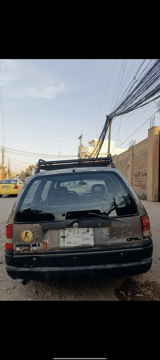 سيارة اوبل استرة استيشن موديل 93
‏محرك اربعة سلندر بخاخ رقم بغداد سنوية موازي 
‏بيها كابون ورقي 
‏السعر 28 وبيها مجال شي بسيط
العنوان بل موصل 
‏للاستفسار  ***********
او          ***********
الرقم مفتوح من الساعة 10 صباحا الى الساعة 10 مساء
‏

