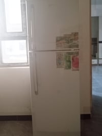 ثلاجة • للبيع