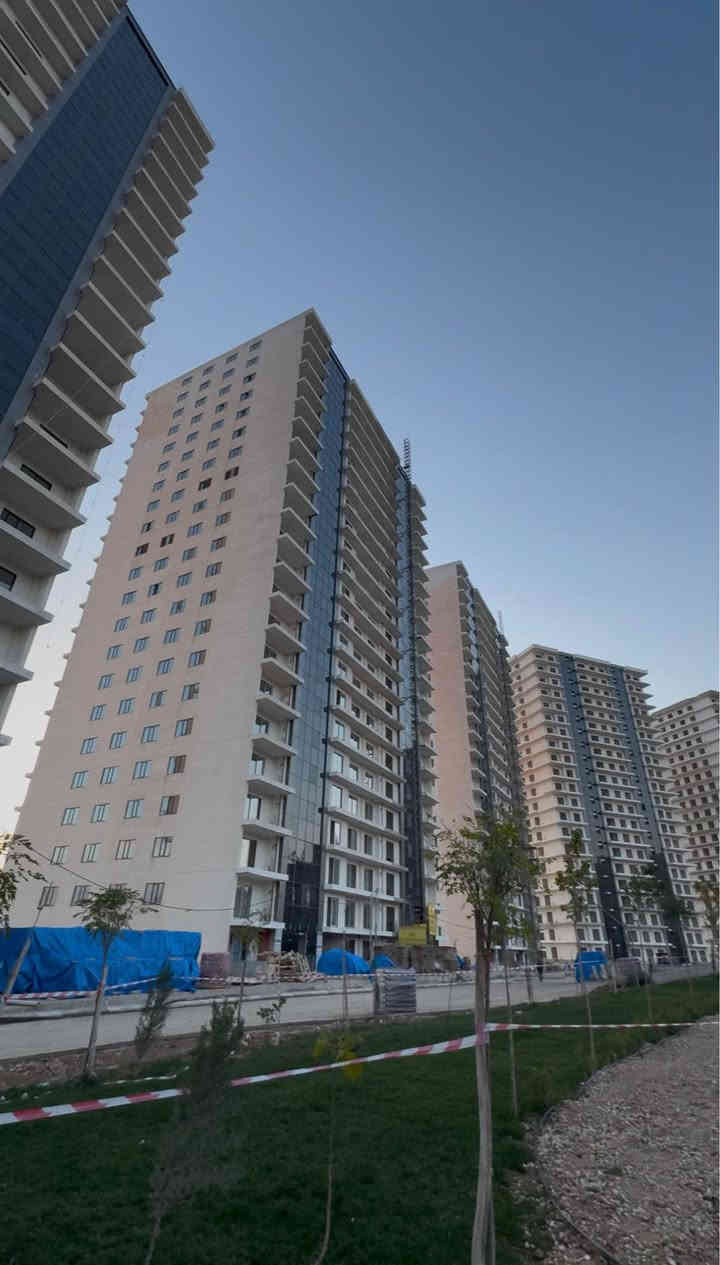 كوردي / عربي

شقه بو فروتن پروژى اوبيرا لاند
عماره 1
واجيهه شيمال شرق
مساحه 203 متر
جار ژورين نفستنى صال ڤه كرى دگه ل لينانگه ها سار وگه رم
سعر 75000$ مجال نقددددد

***********
***********
___________________________

شقه للبيع في مشروع اوبيرا لاند
عماره 1
واجيهه شيمال شرق
مساحه 203 متر
يتكون من اربع غرف نوم صاله مفتوحه ويا مطبخ حار وبارد
سعر 75000$ مجال نقدااااااااا

***********
*********** دهوك, العراق
