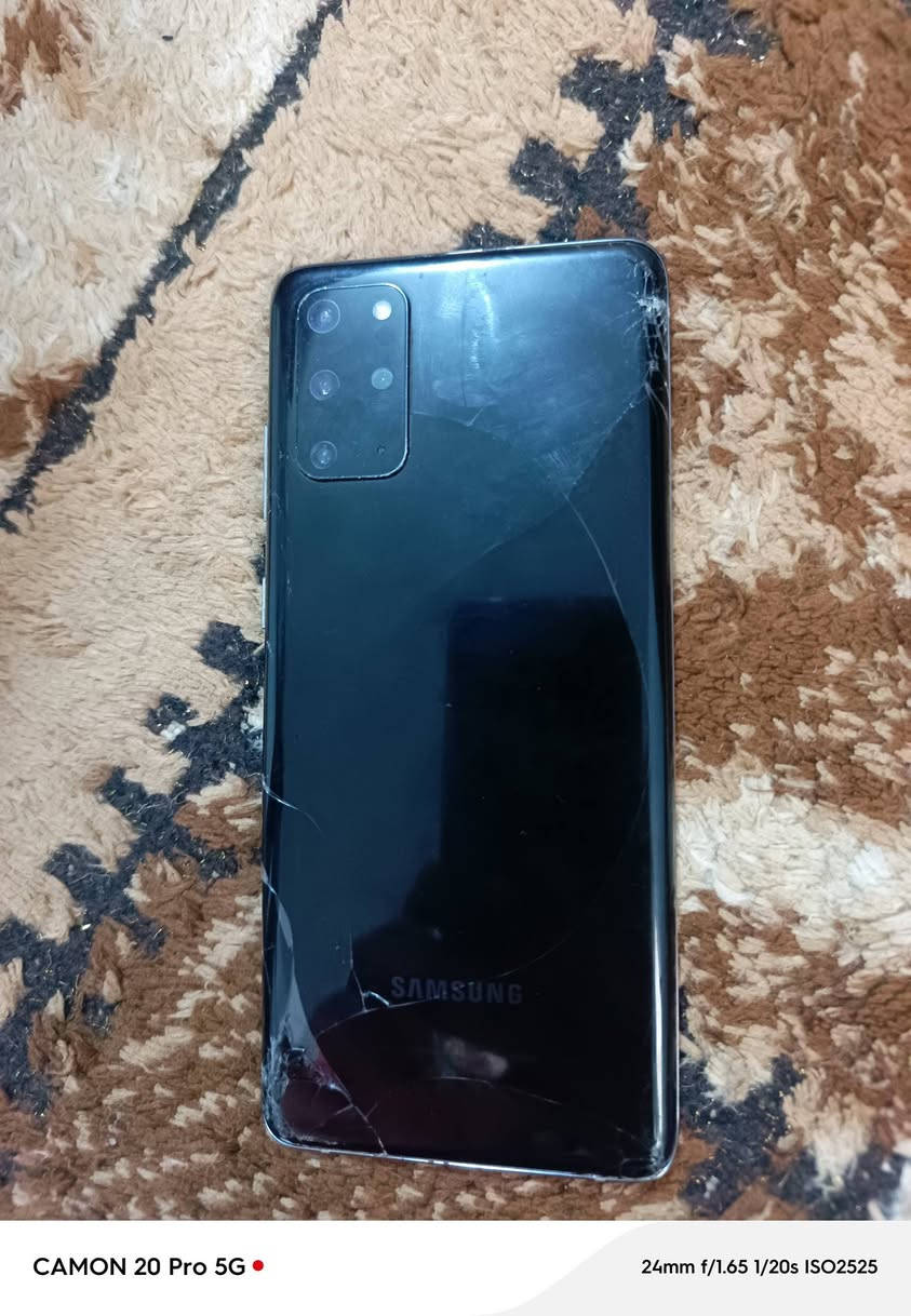 السلام عليكم سامسونج اس 20 بلص داكره 128 را 12+8 يعني 20 ببجي 60 فريم يصور القمر نضيف بس مكسور ظهر ***********/***********
