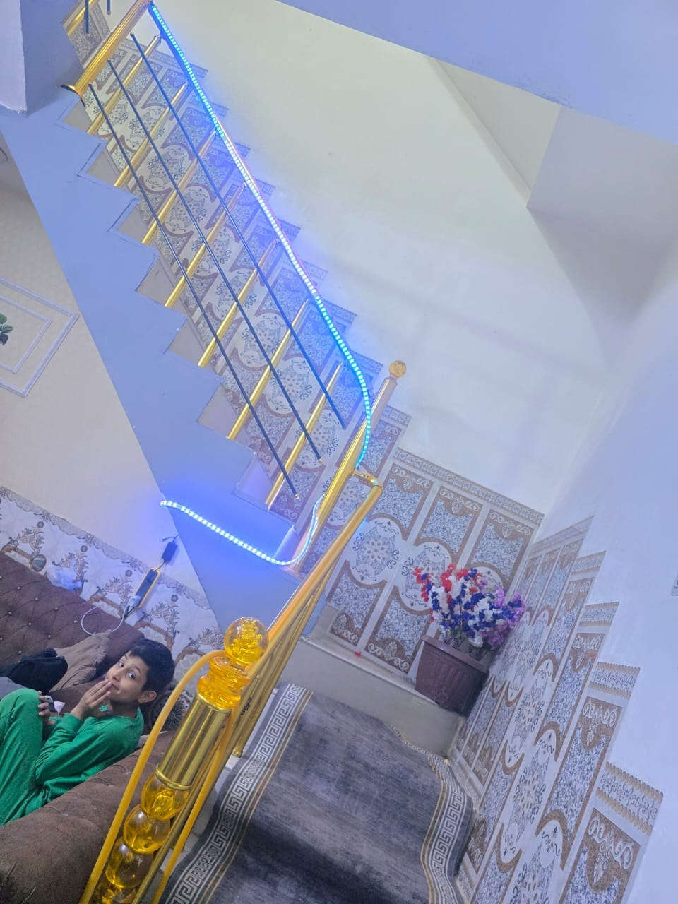 بيت رهن مساحه 85 طابقين بيت نظيف الحولي مقابل مستشفى الكفيل مده الرهن سنتين قابل  التجديد تصال***********
