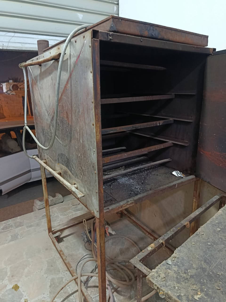 فرن شوي علا الغاز 3خانات معه الصواني ملاته  شوي يخبل ماته عزلت وريد ابيعه  مكاني البصره كوت ثويني مقابل صناعيه حمدان ***********
